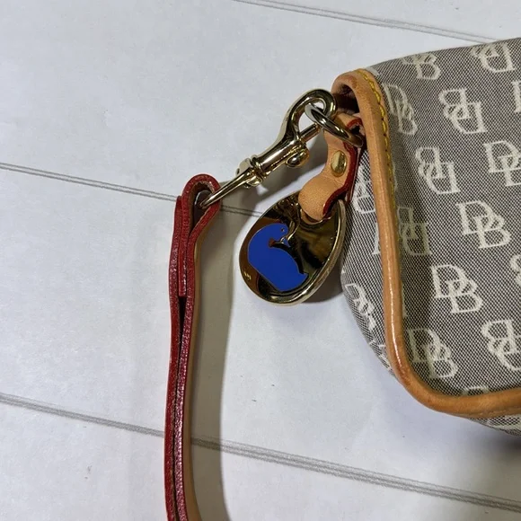 Dooney & Bourke classic Monogram canvas small wristlet wallet bag EUC - Picture 4 of 10